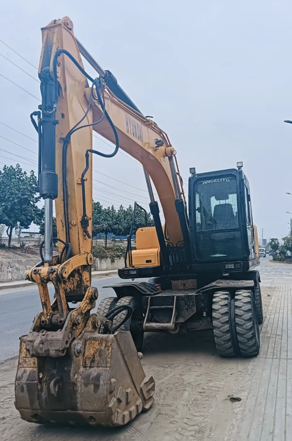Excavadora sobre orugas HYUNDAI ROBEX 1400 W-7 (2005)