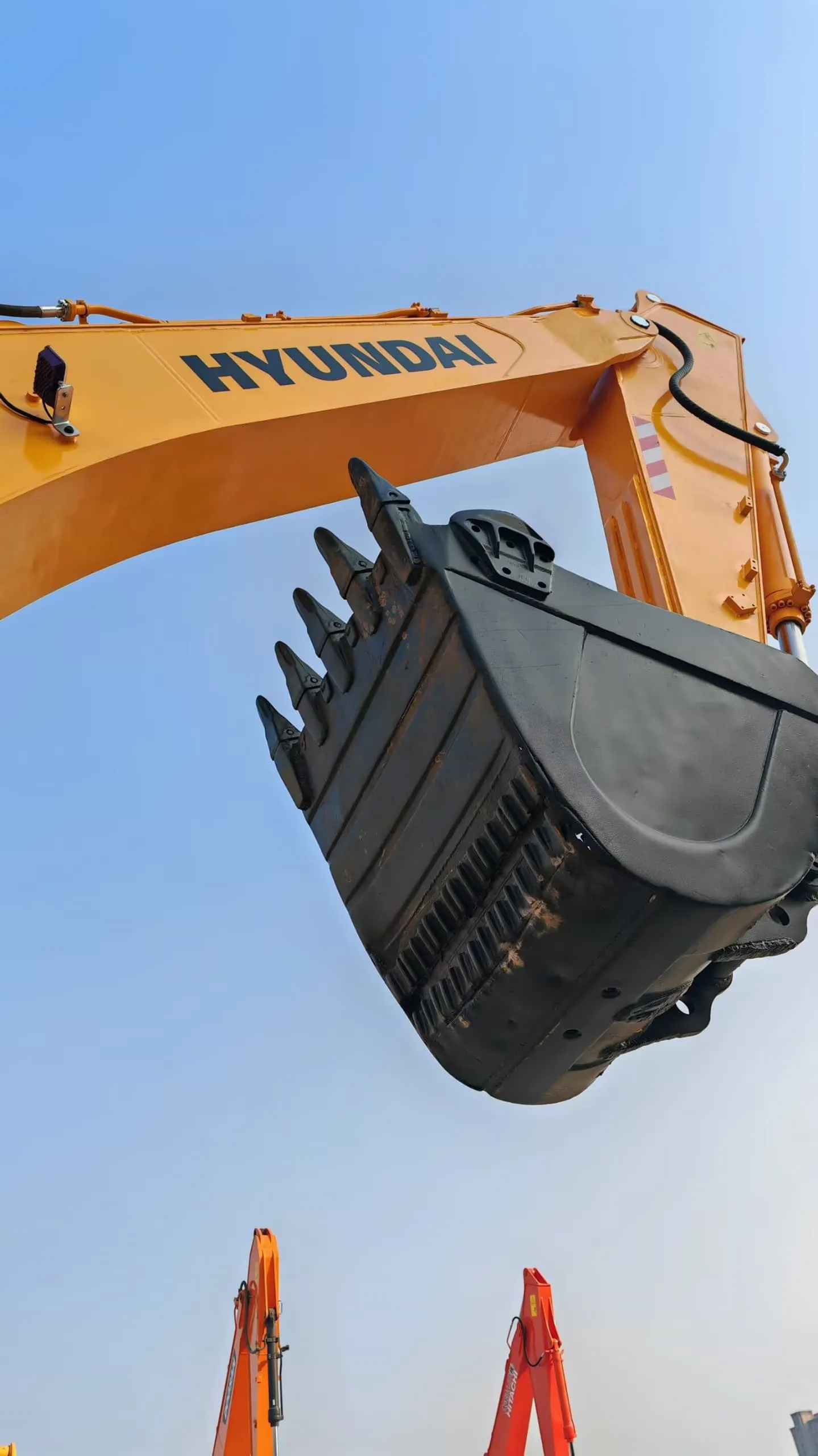 Excavadora sobre orugas HYUNDAI 300LC-9S (2016)
