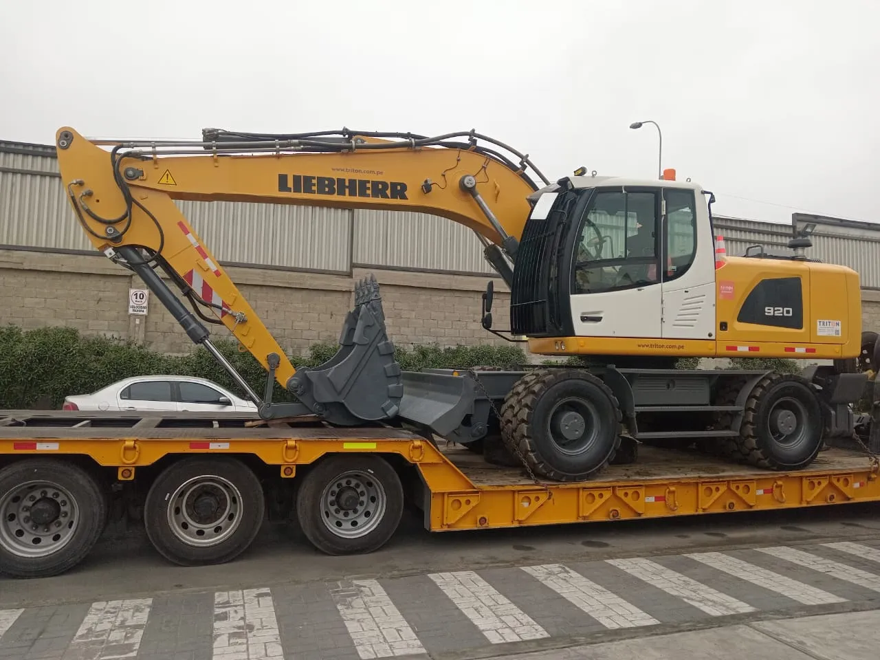 Excavadora sobre orugas LIEBHERR A920 (2022)