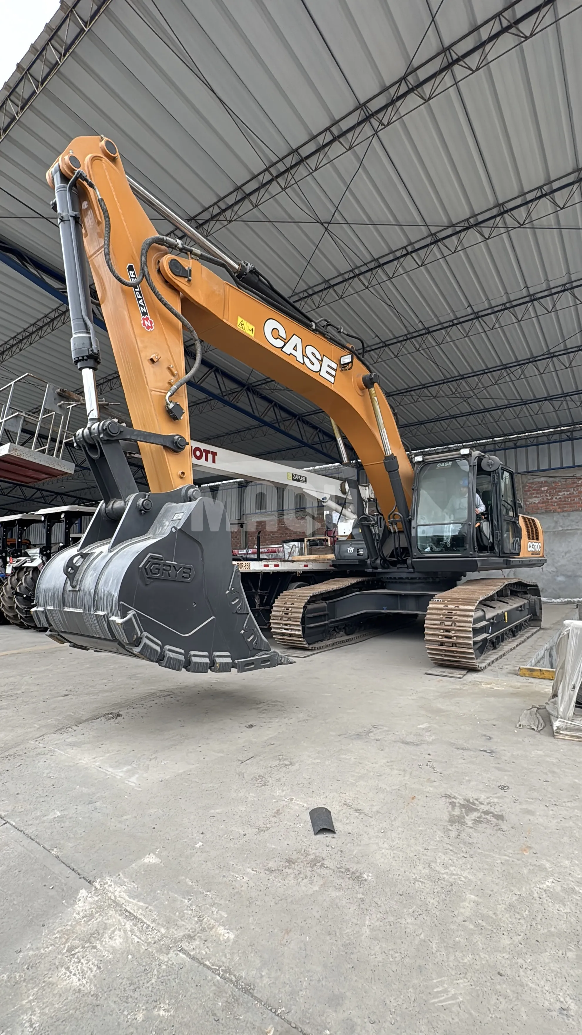 Excavadora sobre orugas CASE CX370C (2023)