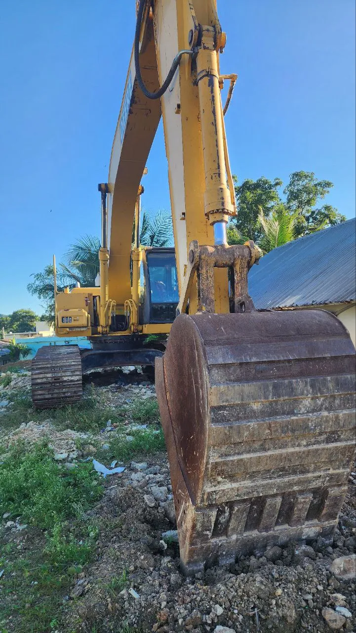 Excavadora sobre orugas JOHN DEERE 270C LC (2006)