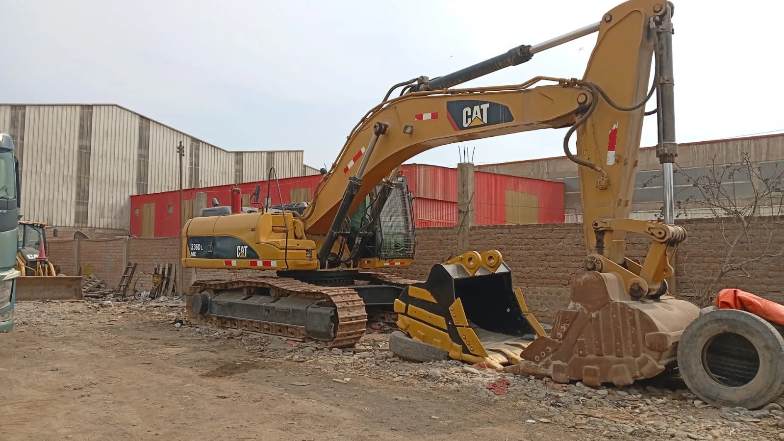 Excavadora sobre orugas CATERPILLAR 336DL (2014)