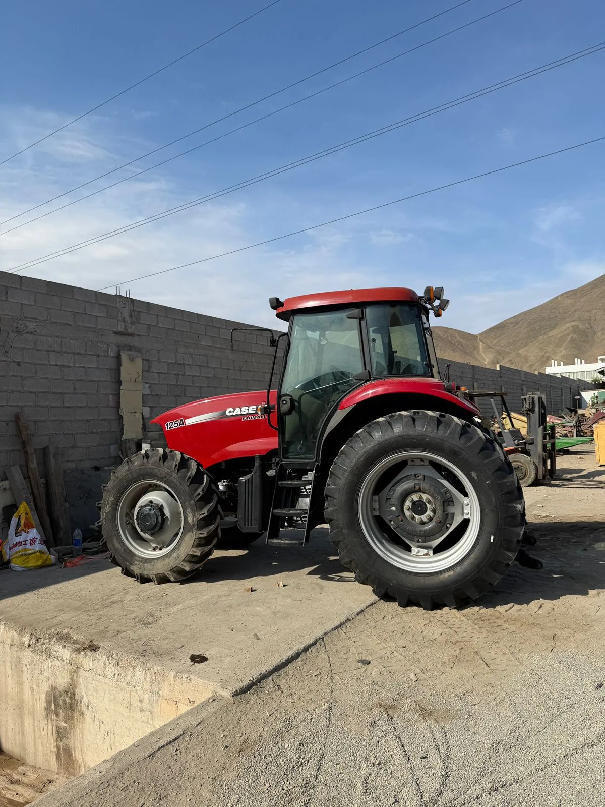 Tractor agrícola CASE CASE 125A (2016)