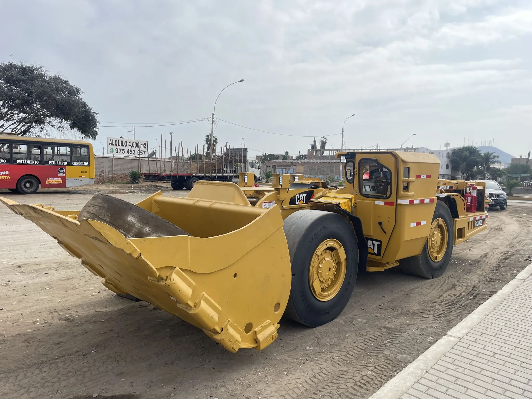 Cargador de bajo perfil CATERPILLAR R1300G (2018) - Foto # 3