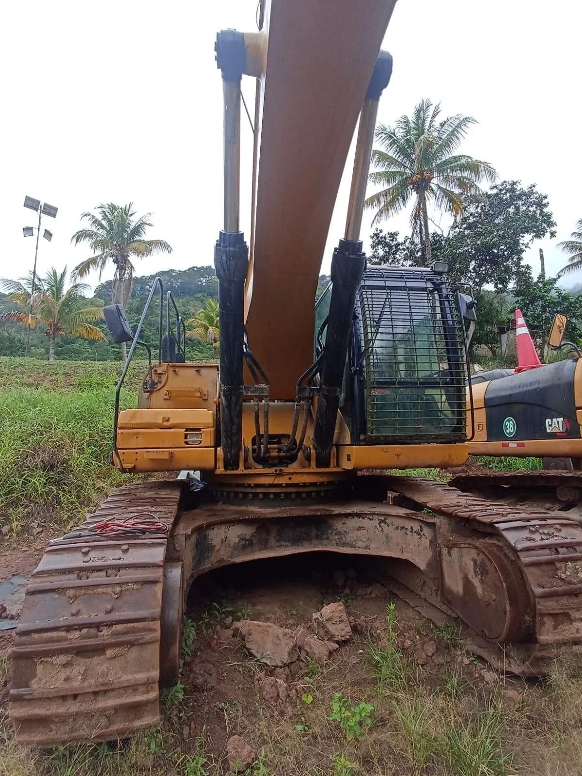 Excavadora CATERPILLAR 330 DL (2012) - Foto # 4