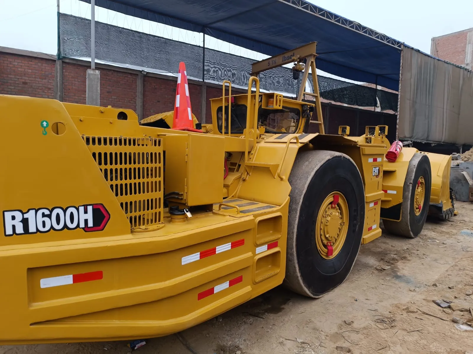 Cargador de bajo perfil CATERPILLAR R1600H (2024) - Foto # 9