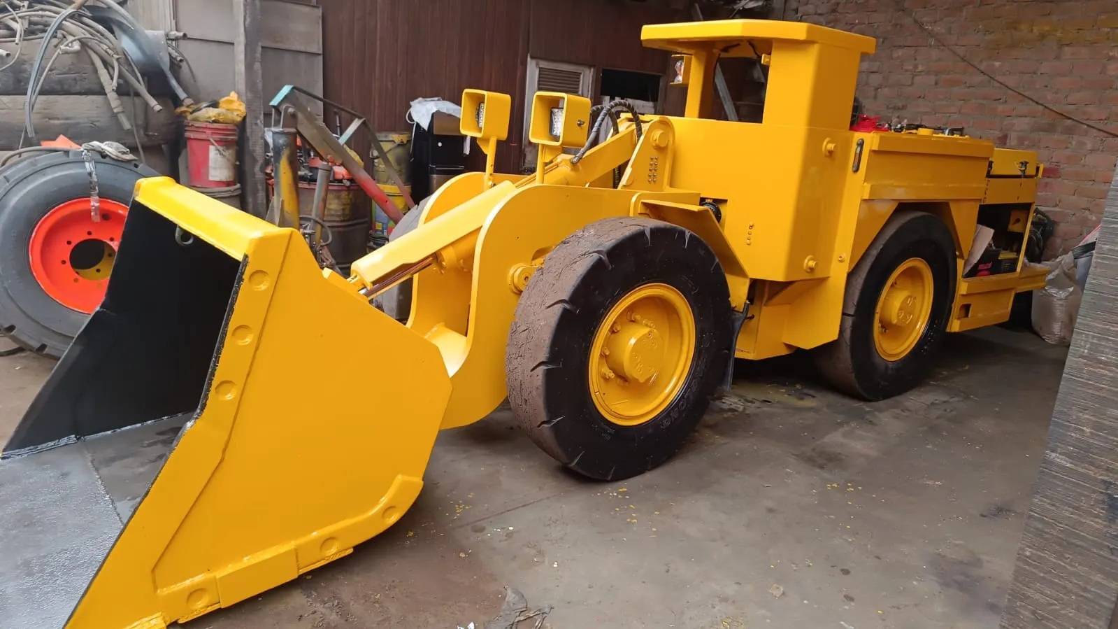Cargador de bajo perfil ATLAS COPCO CTH-2500D (2020)
