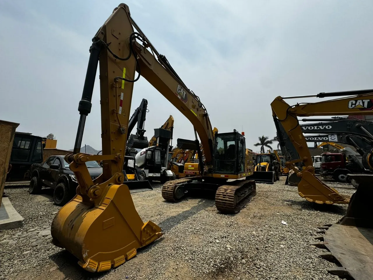 Excavadora sobre orugas CATERPILLAR 320 (2020)