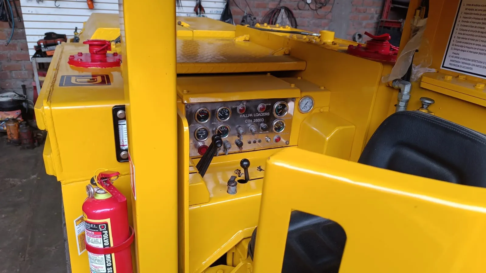 Cargador de bajo perfil KALLPA CTH2500D (2020) - Foto # 2