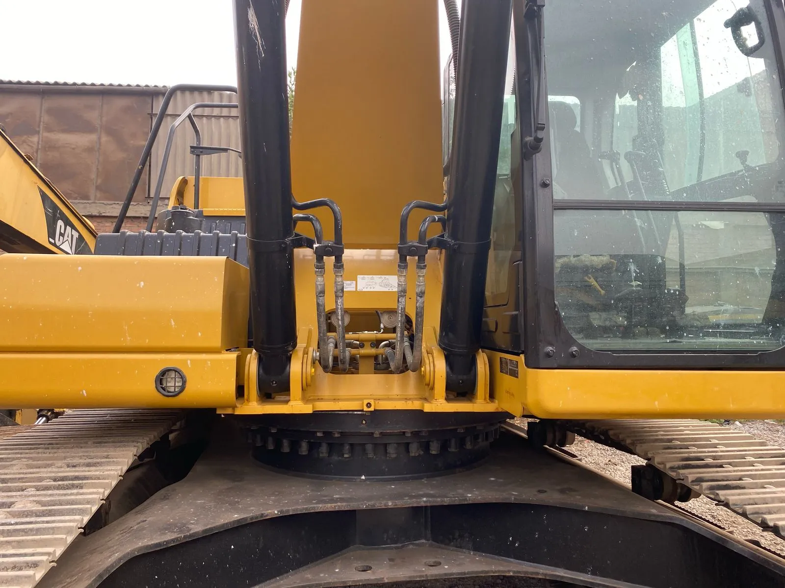 Excavadora sobre orugas CATERPILLAR 330 (2021)