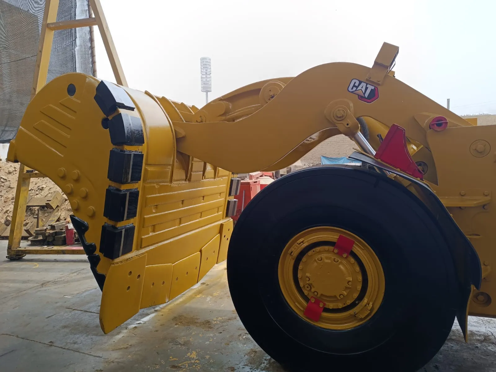 Cargador de bajo perfil CATERPILLAR R1600G (2016) - Foto # 8