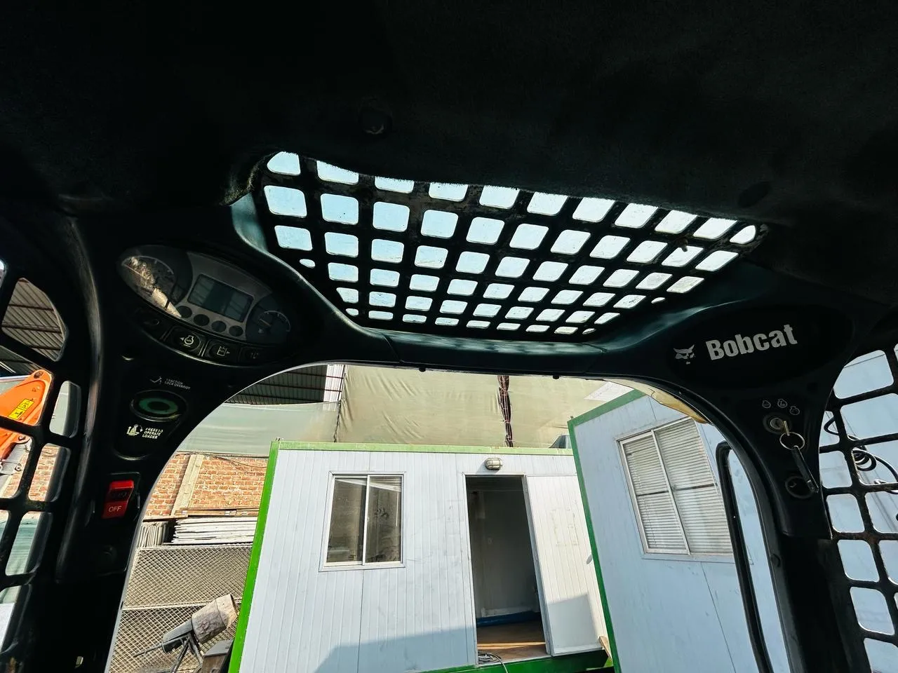 Minicargador BOBCAT S650 (2013) - Foto # 2