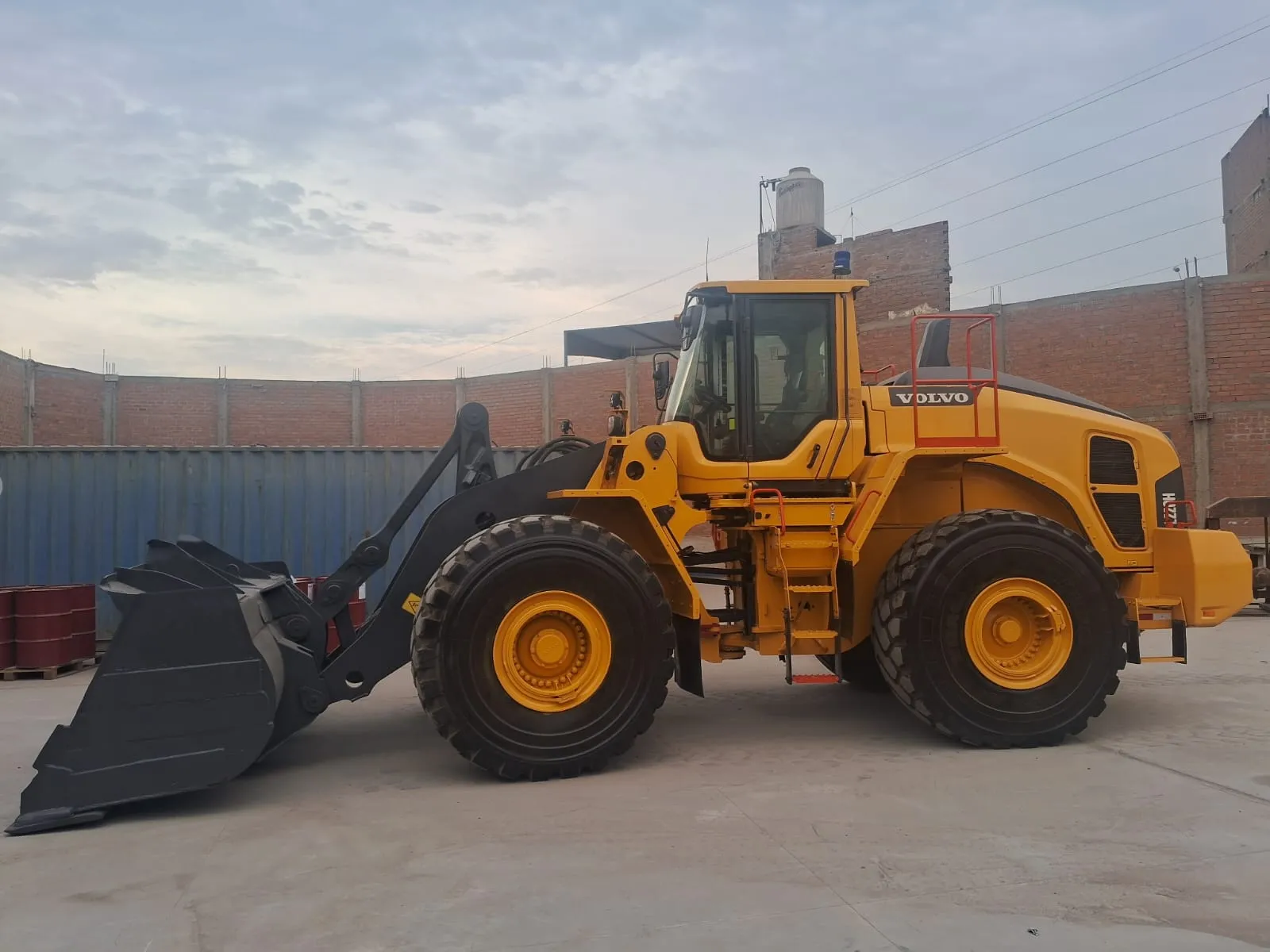 Cargador frontal VOLVO L220H (2021)