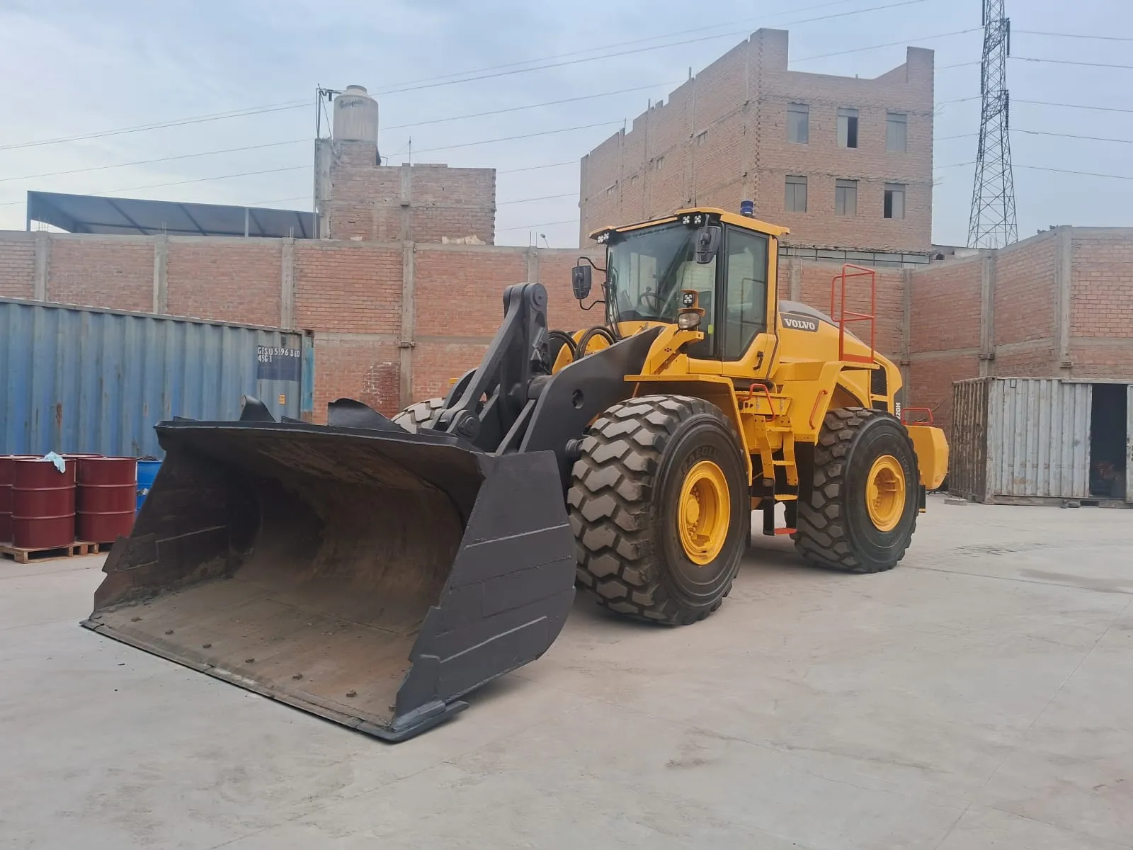 Cargador frontal VOLVO L220H (2021) - Foto # 2