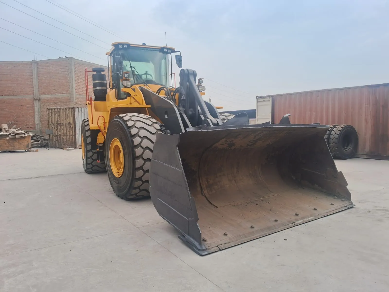 Cargador frontal VOLVO L220H (2021) - Foto # 4