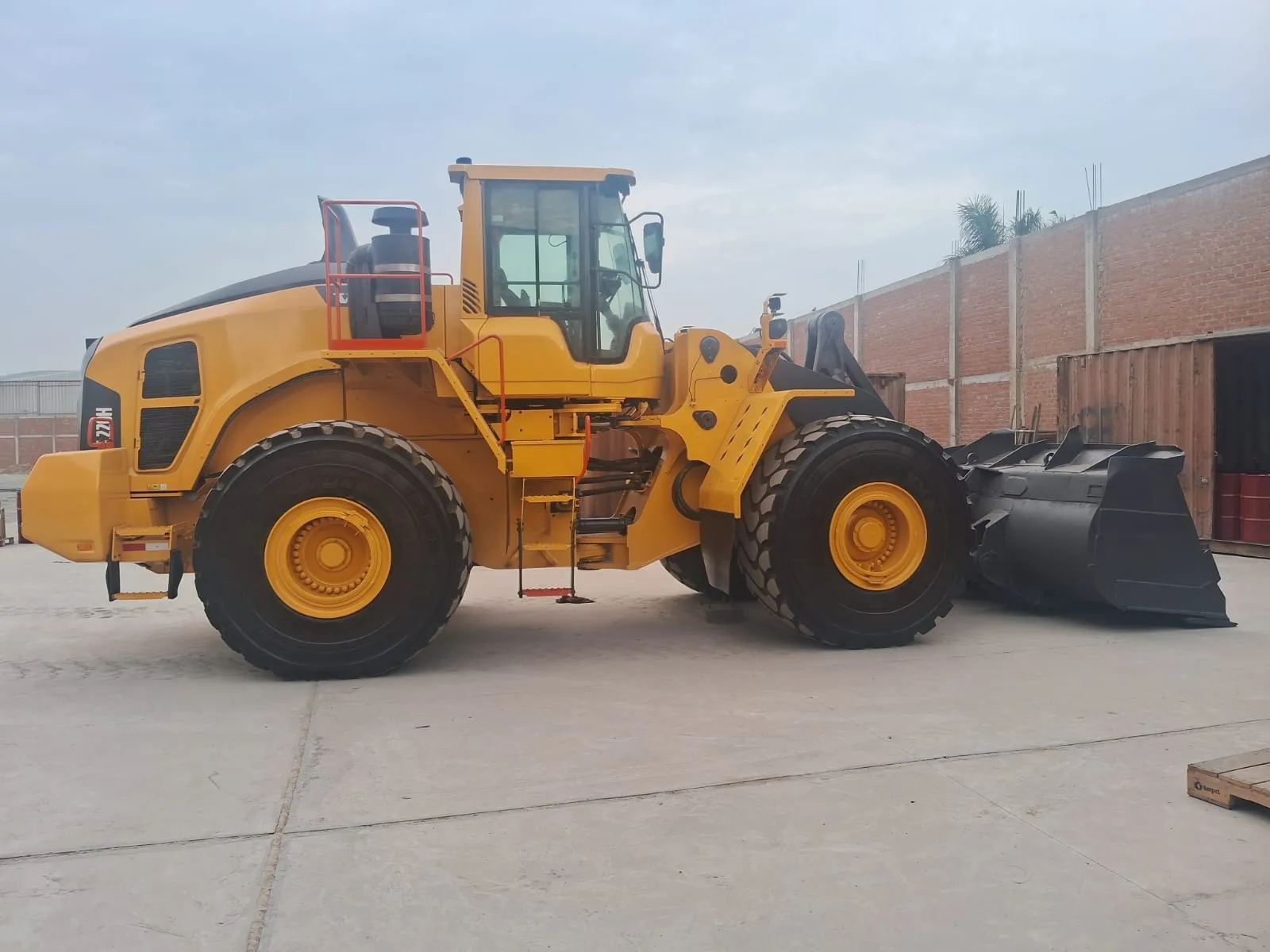 Cargador frontal VOLVO L220H (2021) - Foto # 5