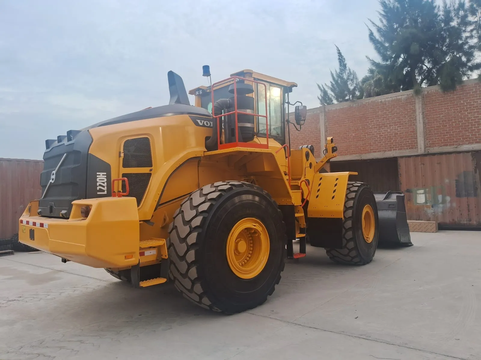 Cargador frontal VOLVO L220H (2021) - Foto # 6