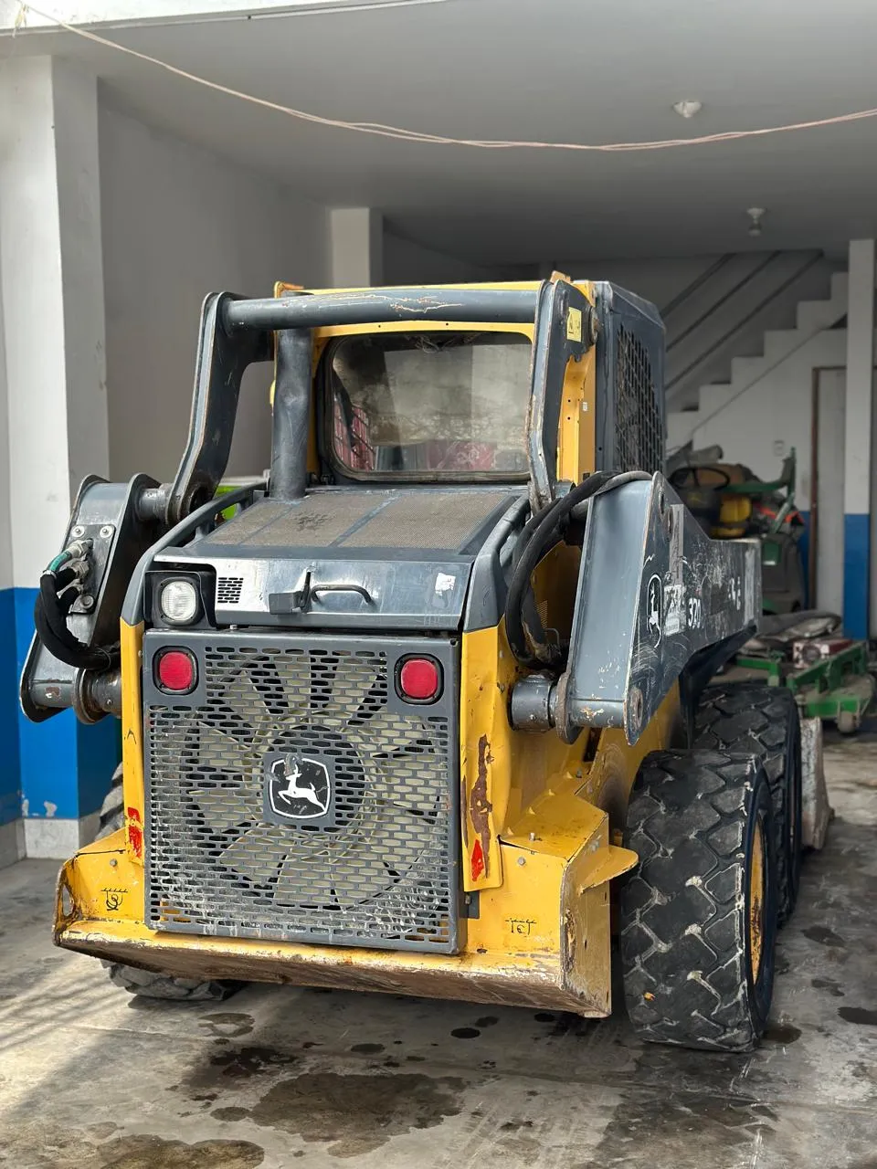 Minicargador JOHN DEERE 320E (2017) - Foto # 4