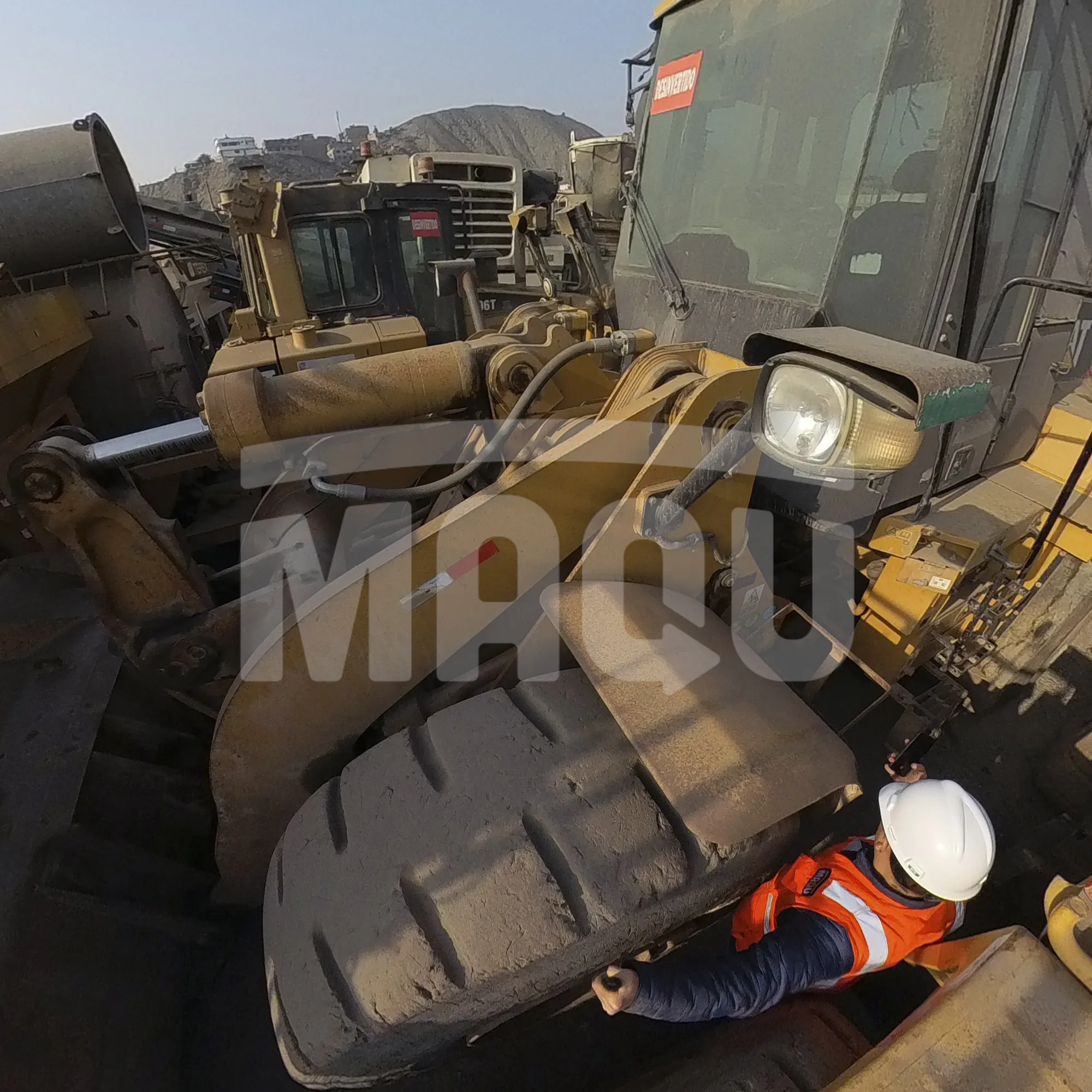 Cargador frontal CATERPILLAR 966H (2014) - Foto # 2