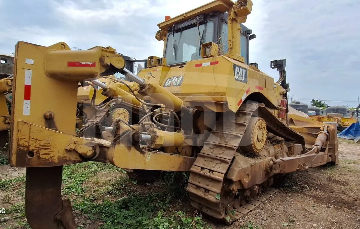 Tractor de oruga CATERPILLAR D8T (2010) - Foto # 3