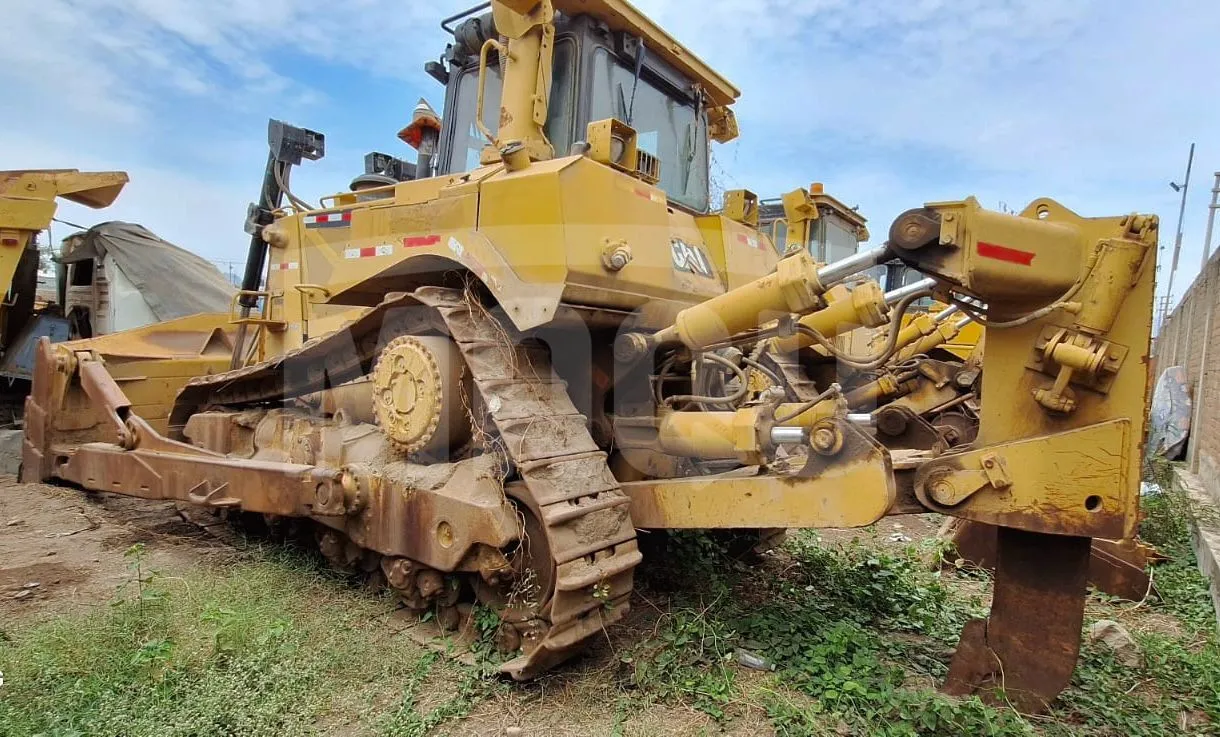 Tractor de oruga CATERPILLAR D8T (2010) - Foto # 2