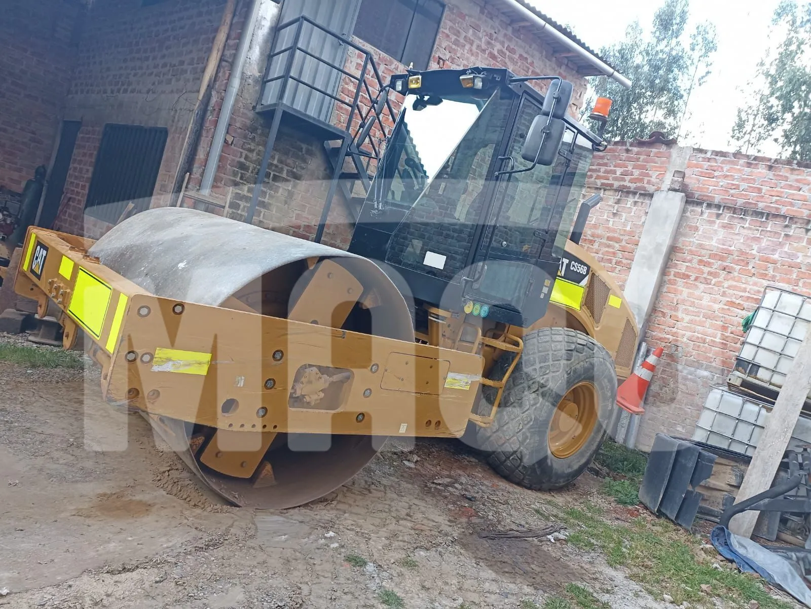 Rodillo CATERPILLAR C556B (2019) - Foto # 2