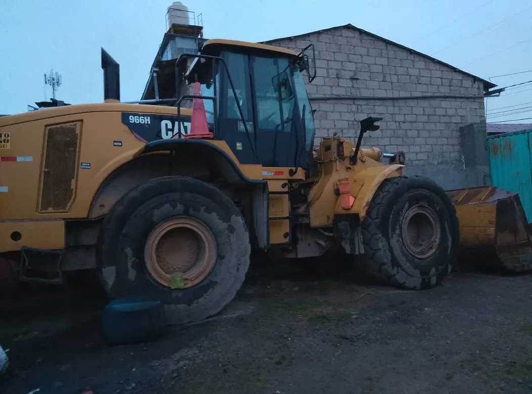 Cargador frontal CATERPILLAR 966H (2014) - Foto # 2