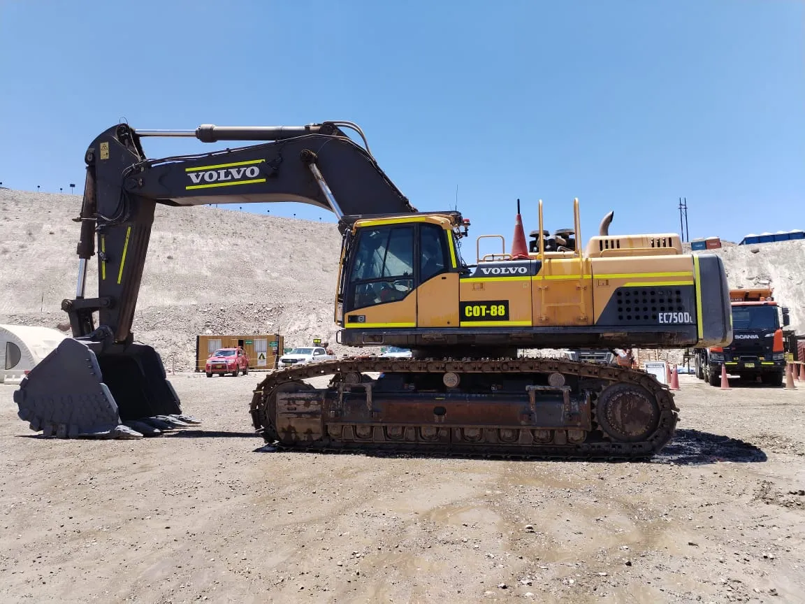 Excavadora VOLVO EC750 DL (2022) - Foto # 2