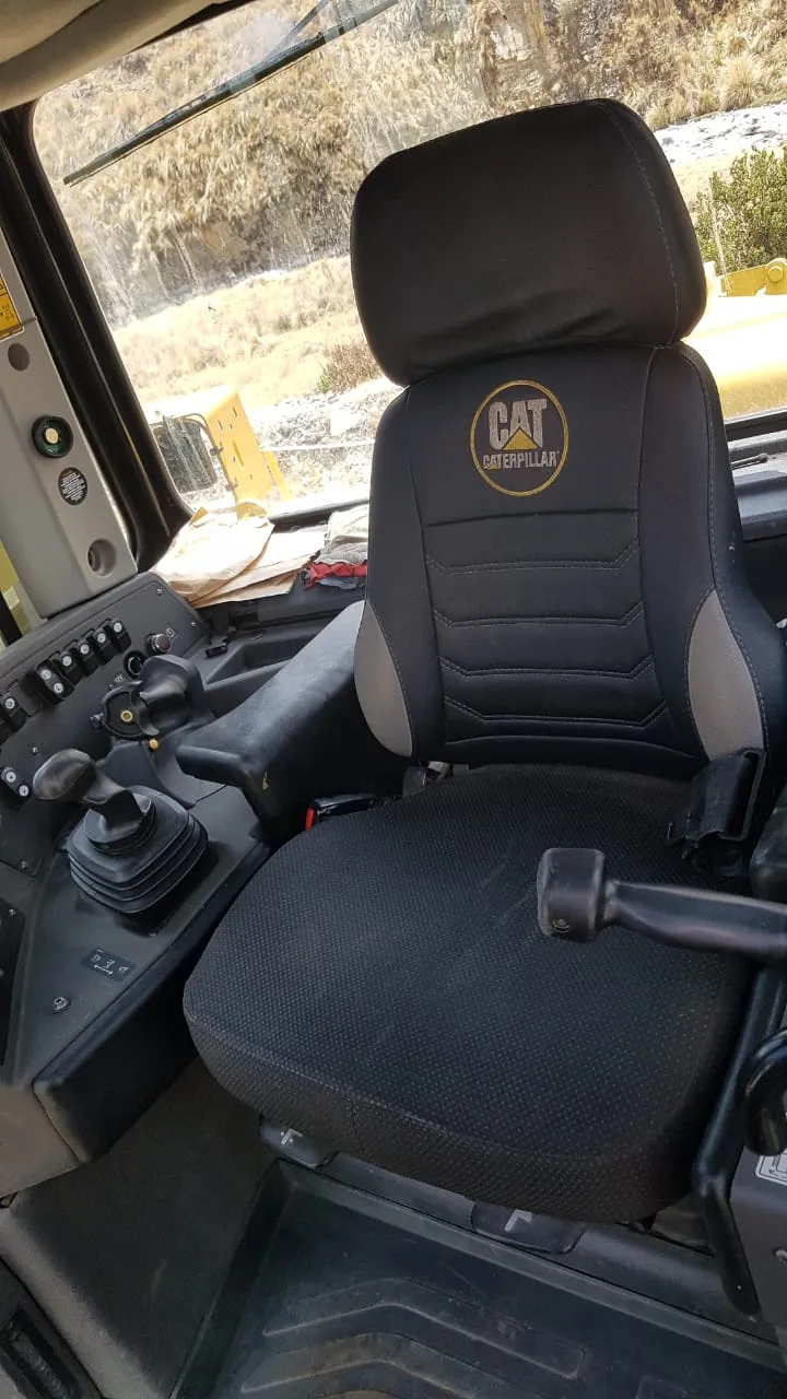 Tractor de oruga CATERPILLAR D8T (2016) - Foto # 3