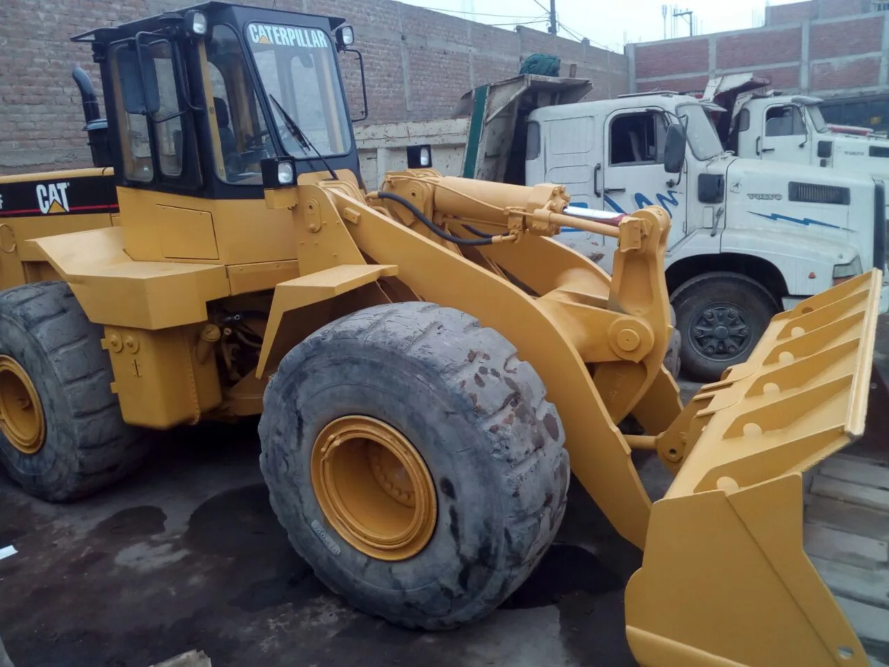 Cargador frontal CATERPILLAR 966F (2001)