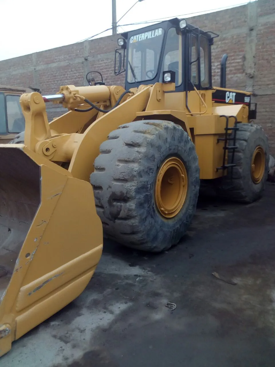 Cargador frontal CATERPILLAR 966F (2001) - Foto # 2