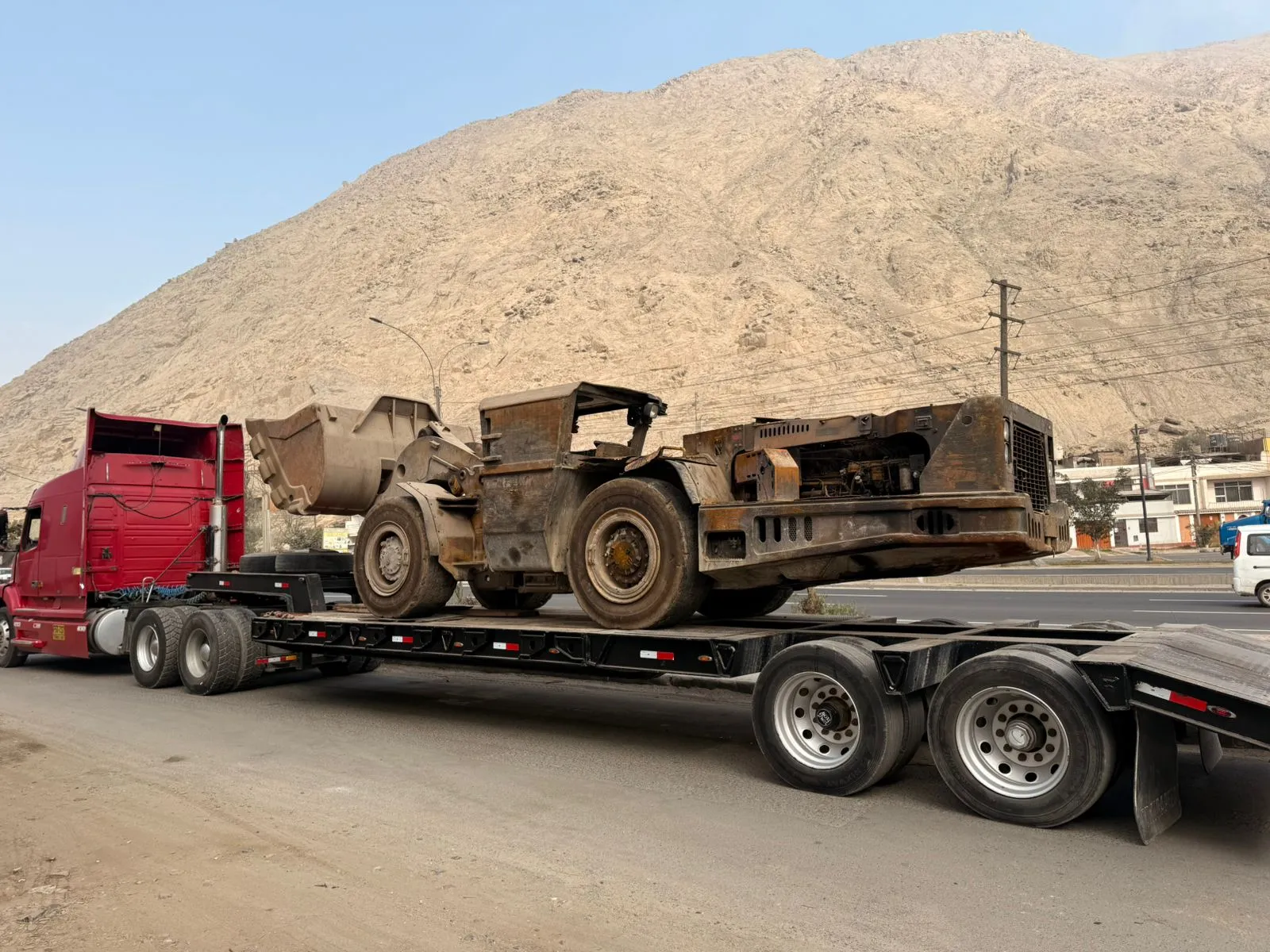Cargador de bajo perfil CATERPILLAR R1300G (2018)