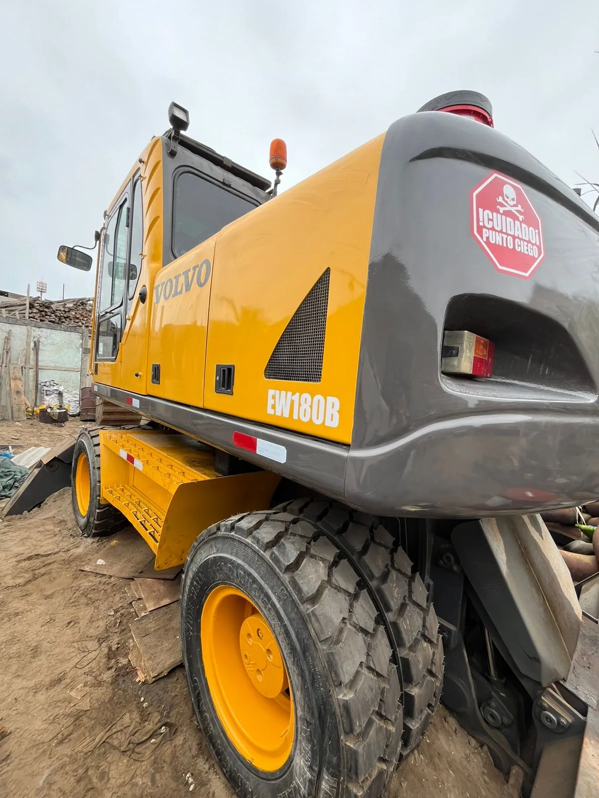 Excavadora VOLVO 180B (2007) - Foto # 2