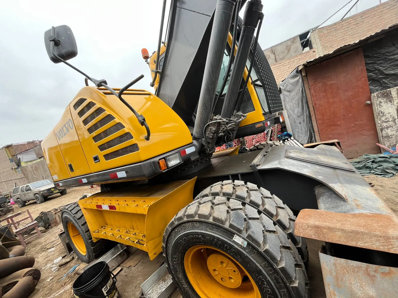 Excavadora VOLVO 180B (2007) - Foto # 4