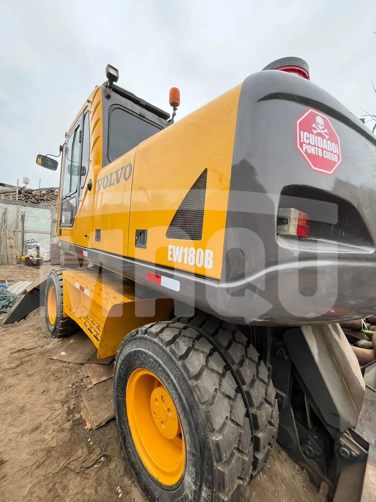 Excavadora sobre orugas VOLVO 180B (2005) - Foto # 2