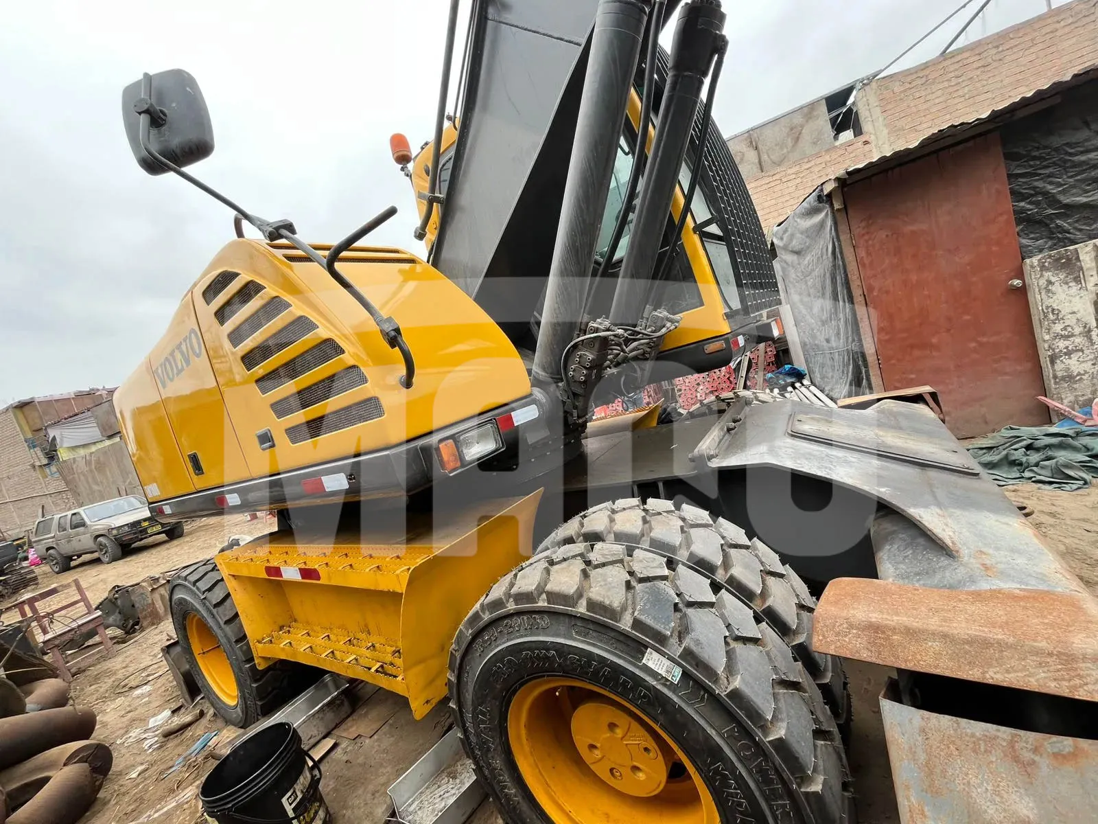 Excavadora sobre orugas VOLVO 180B (2005) - Foto # 4