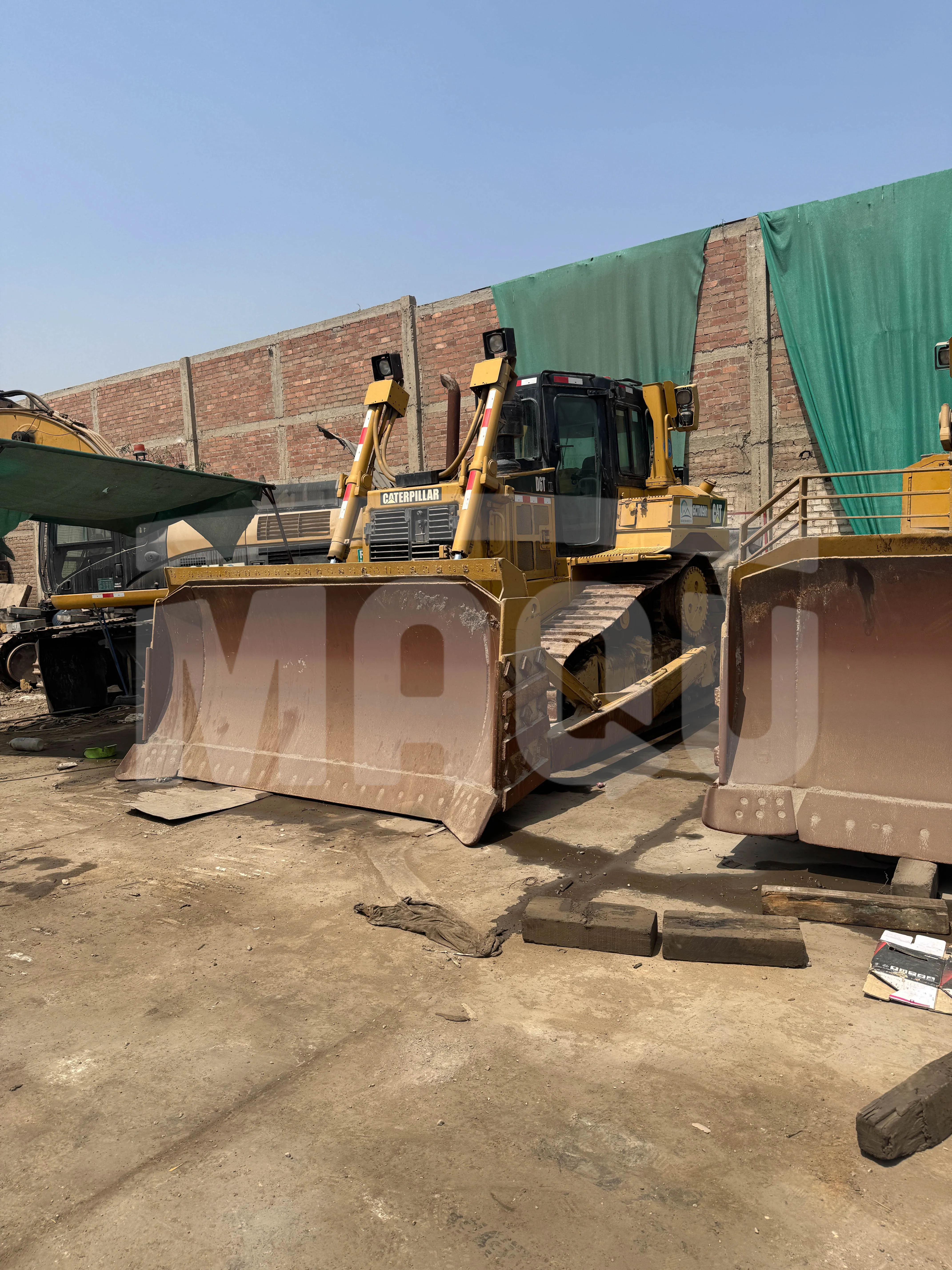 Tractor de oruga CATERPILLAR D6T (2012) - Foto # 2