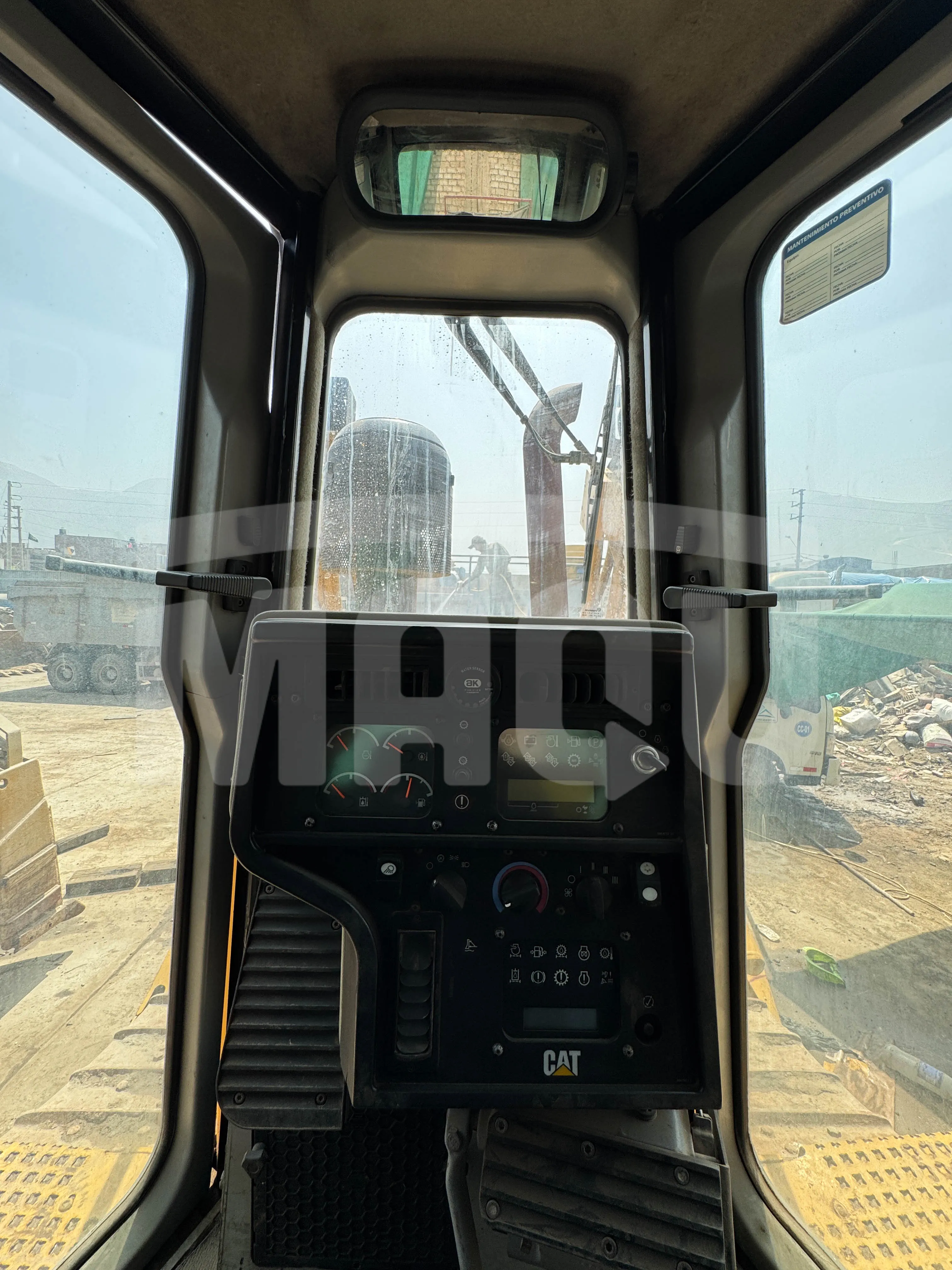 Tractor de oruga CATERPILLAR D6T (2012) - Foto # 7