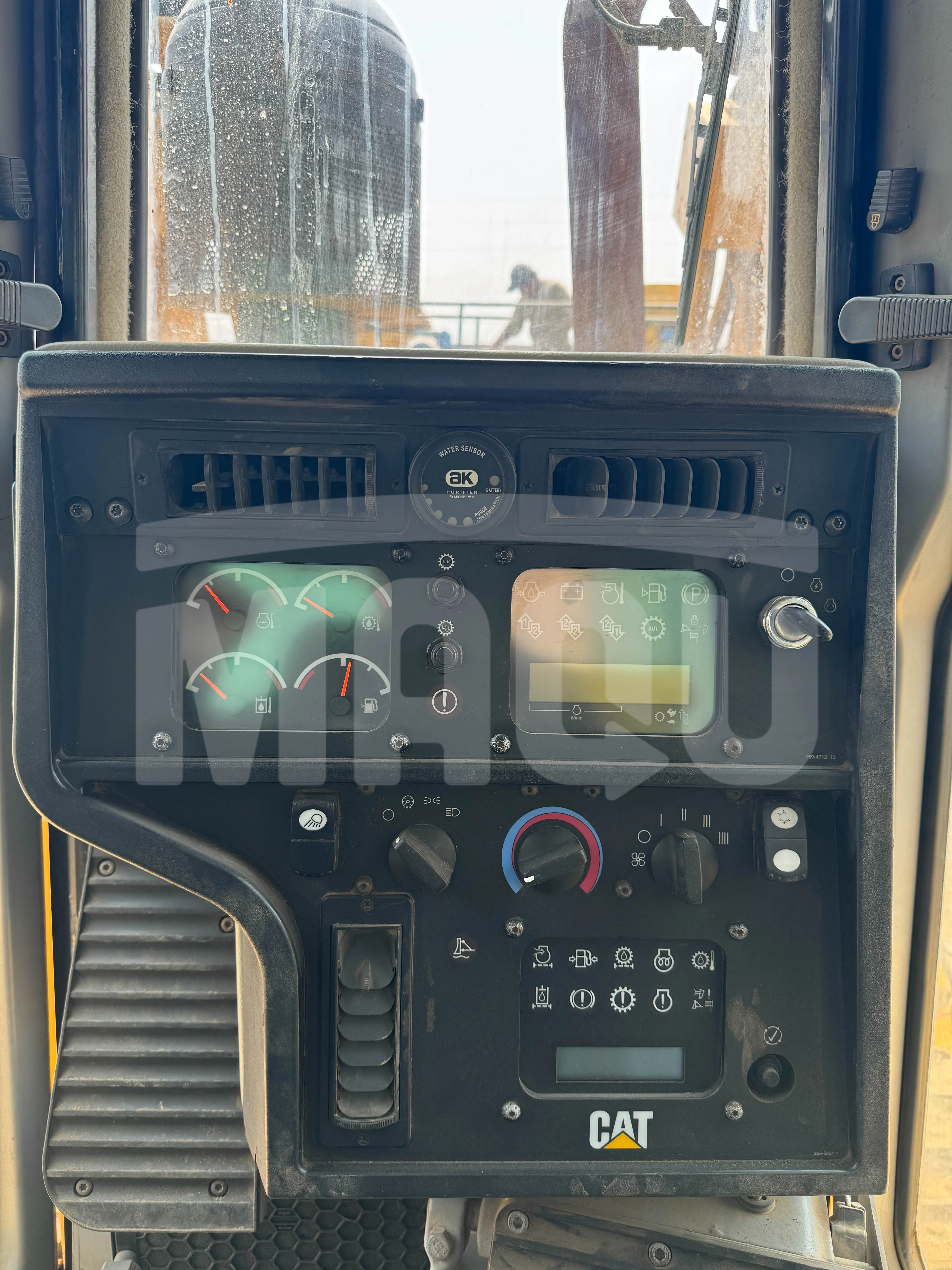 Tractor de oruga CATERPILLAR D6T (2012) - Foto # 8