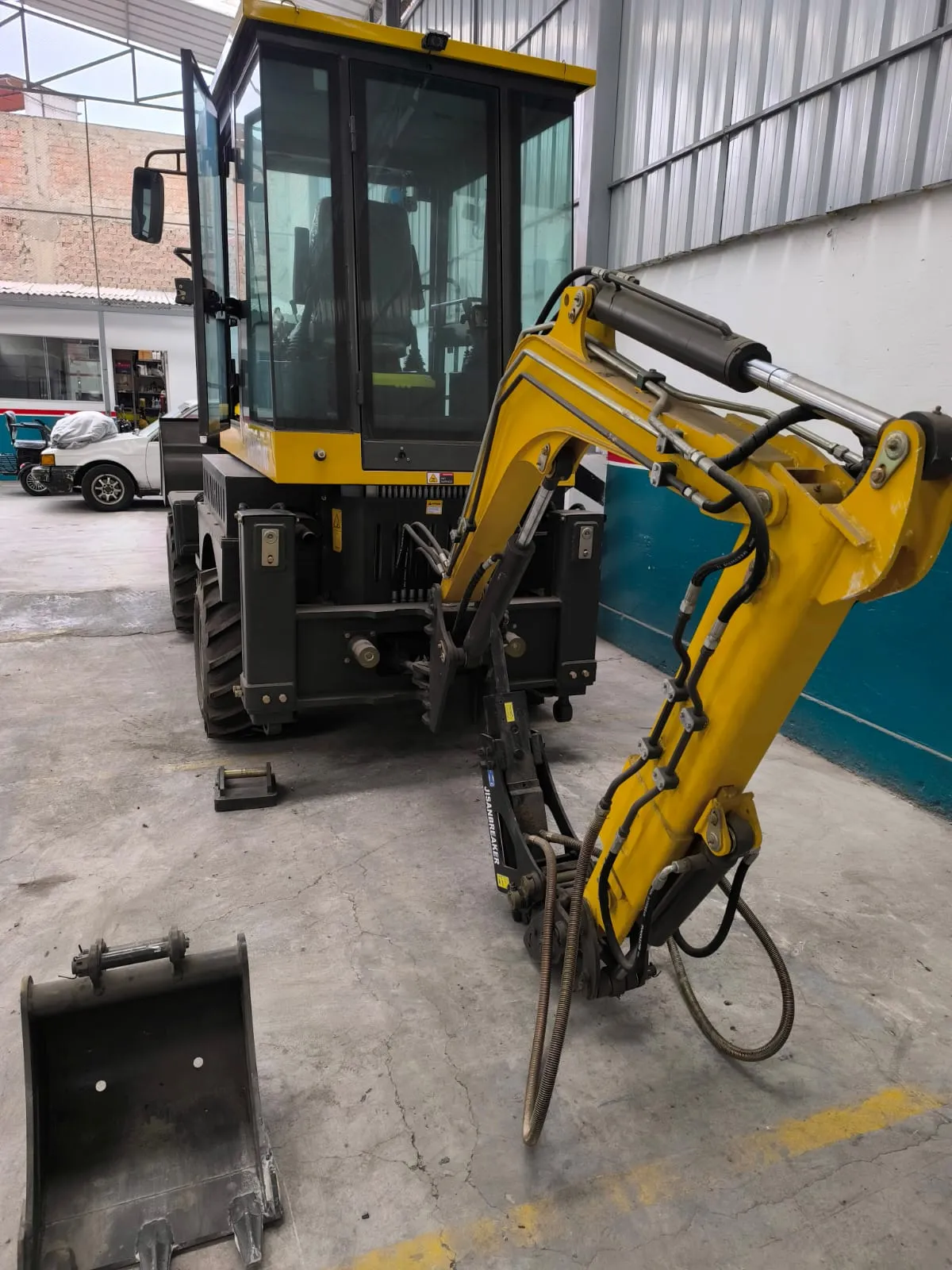 Retroexcavadora Titán TL35 (2024)