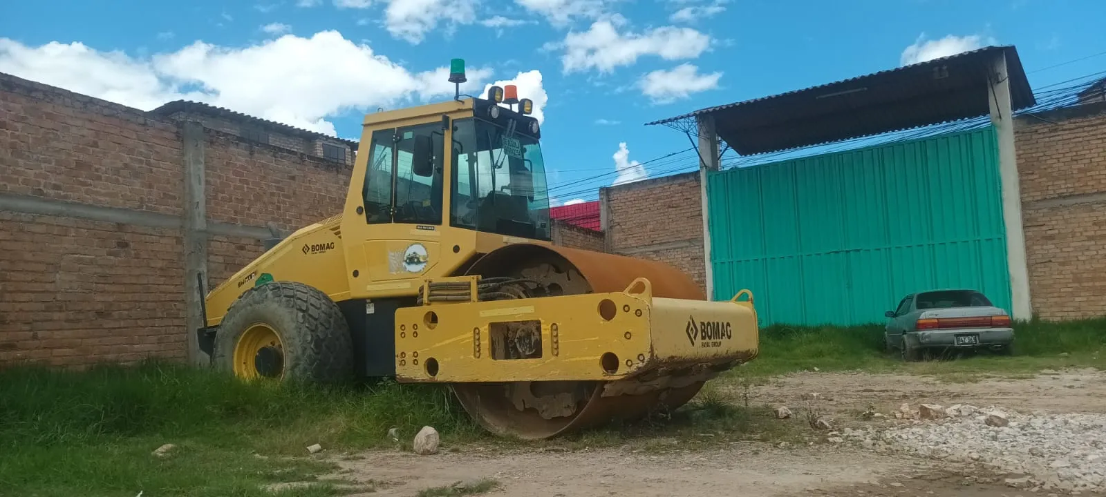 Rodillo BOMAG WB211-D40 (2014) - Foto # 2