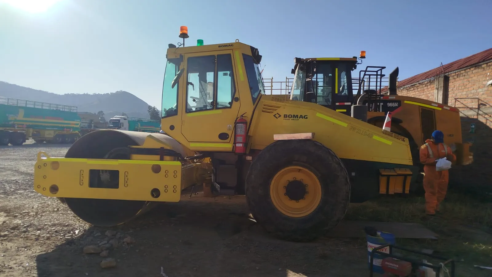 Rodillo BOMAG WB211-D40 (2014) - Foto # 4