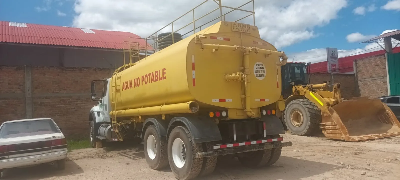 Volquete INTERNATIONAL 7600 WORKSTAR (2015) - Foto # 2