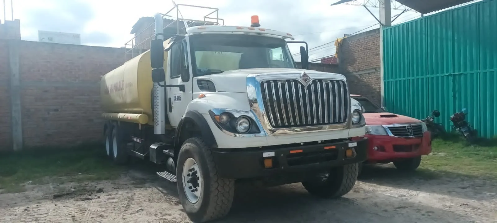 Volquete INTERNATIONAL 7600 WORKSTAR (2015) - Foto # 3