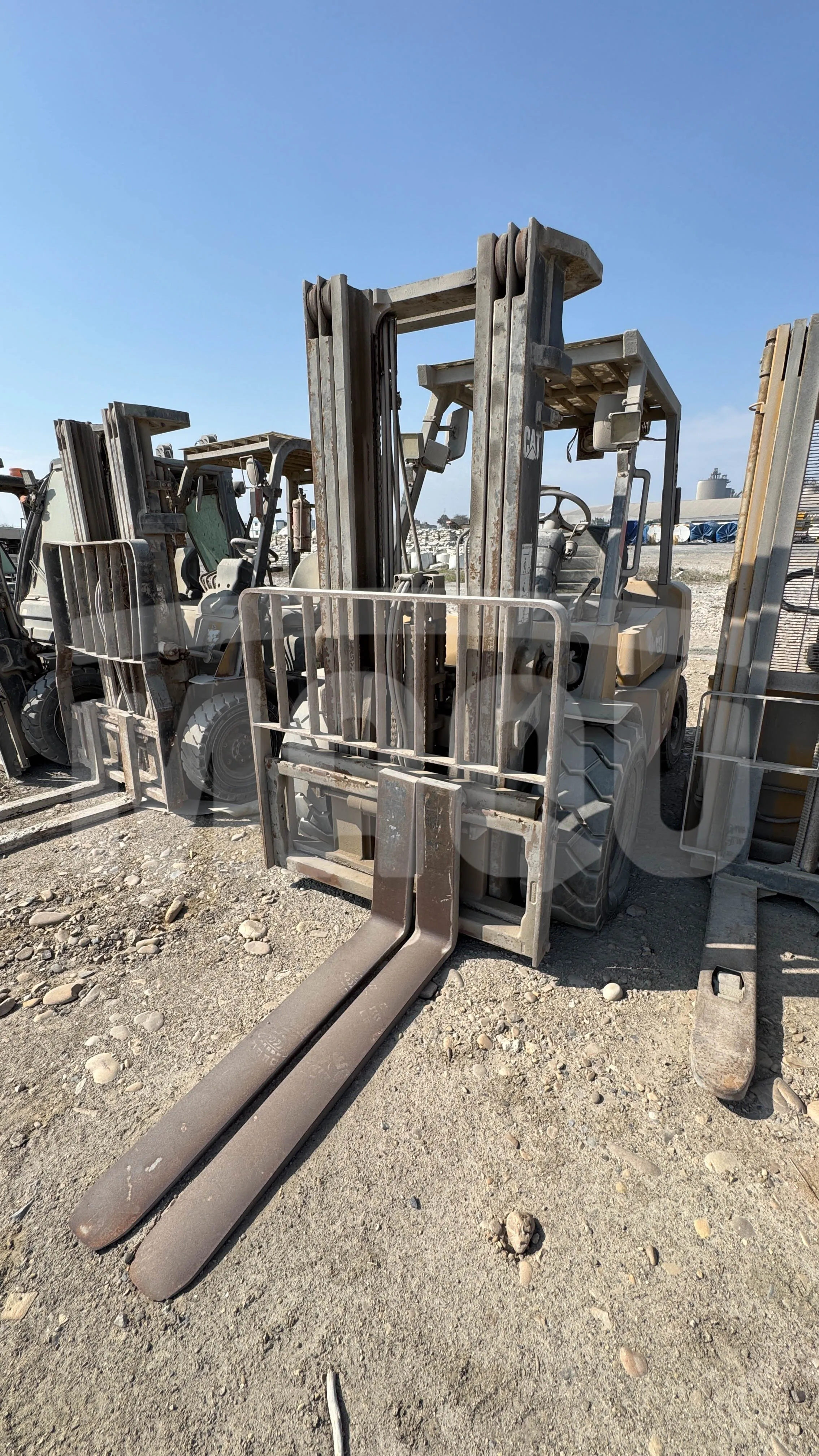 Montacargas CATERPILLAR DP40KL (2009)