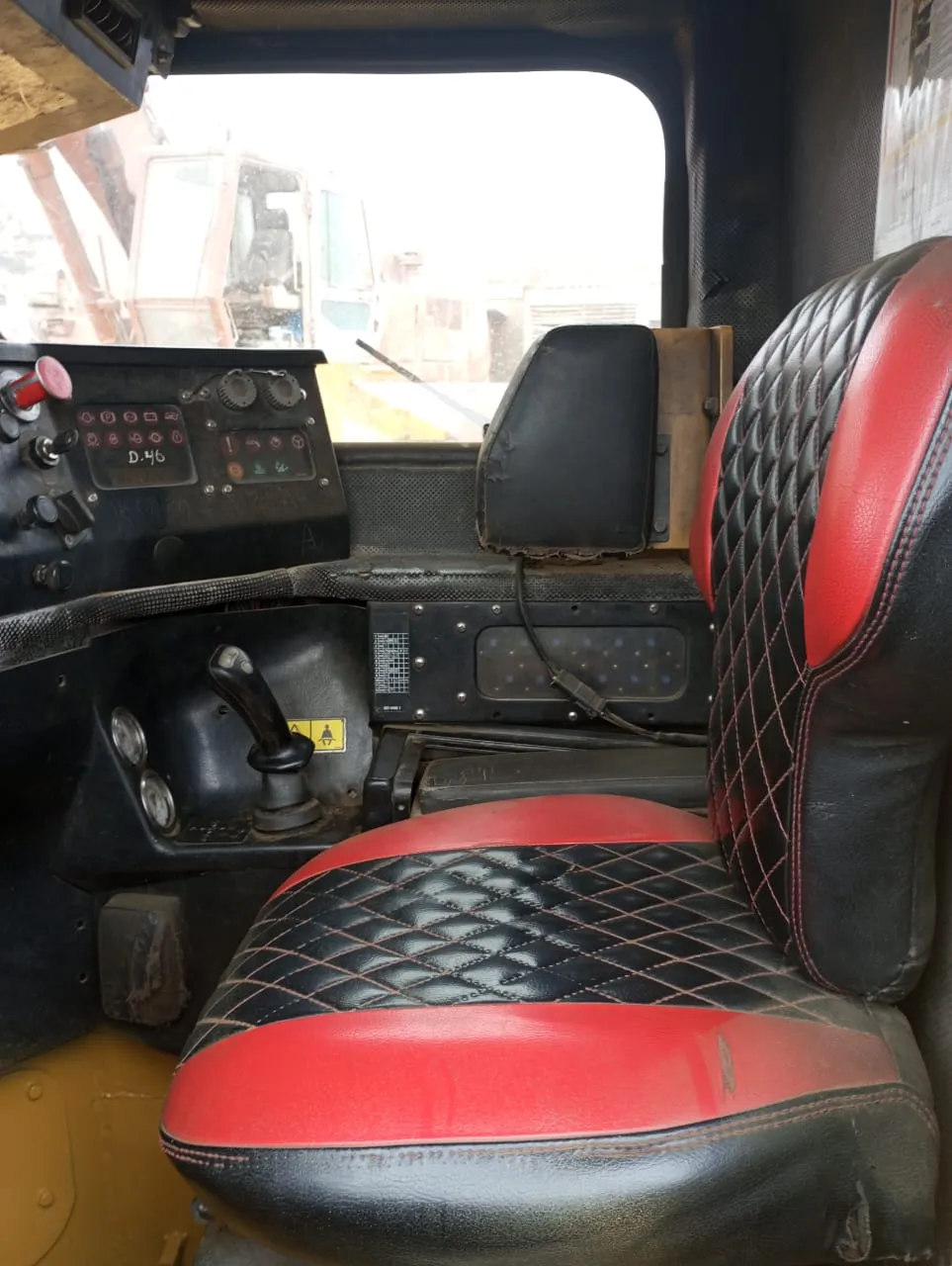 Cargador de bajo perfil CATERPILLAR R1300 (2012) - Foto # 2