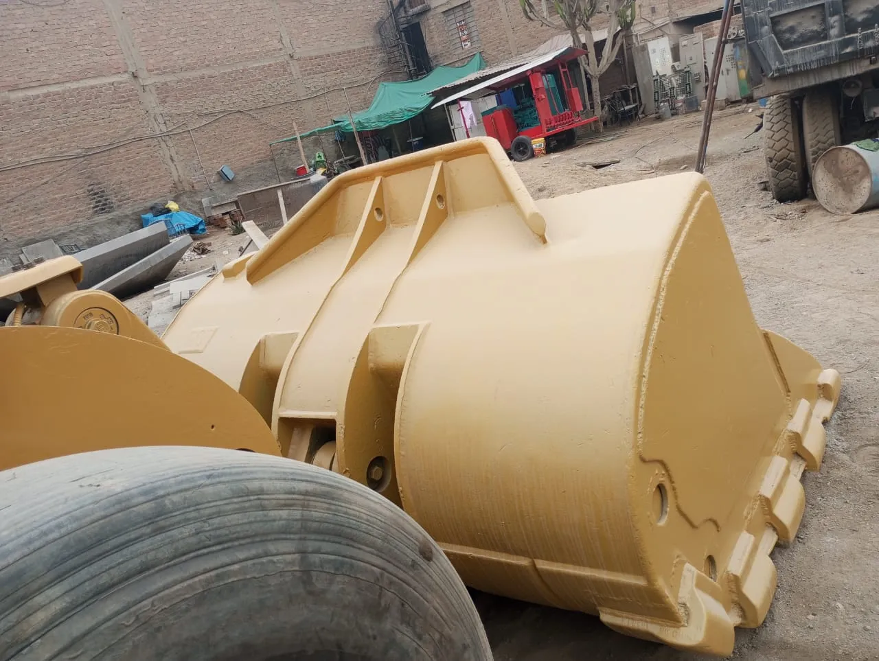 Cargador de bajo perfil CATERPILLAR R1300 (2012) - Foto # 5