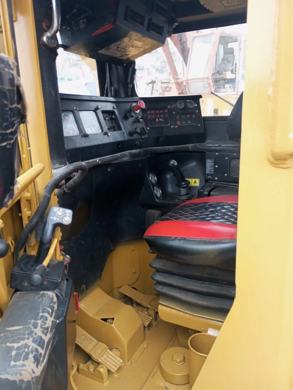 Cargador de bajo perfil CATERPILLAR R1300 (2012) - Foto # 4