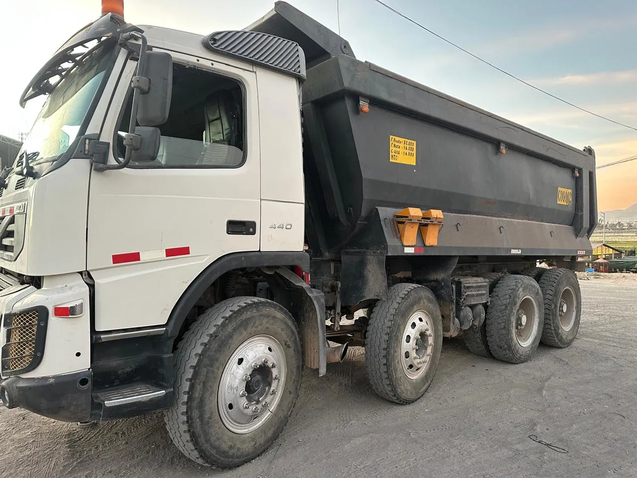 Volquete VOLVO FMX 440 (2012)