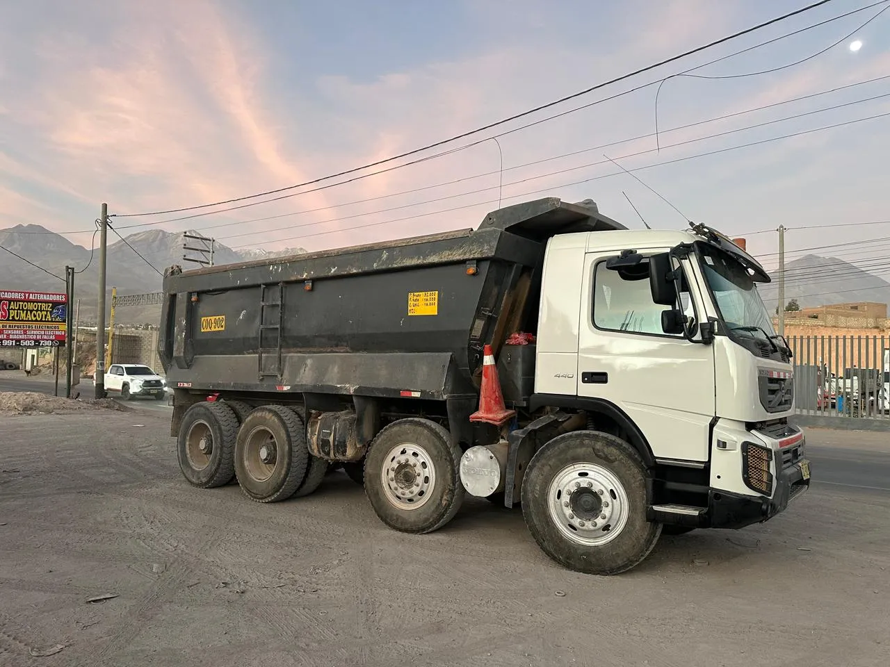 Volquete VOLVO FMX 440 (2012) - Foto # 2